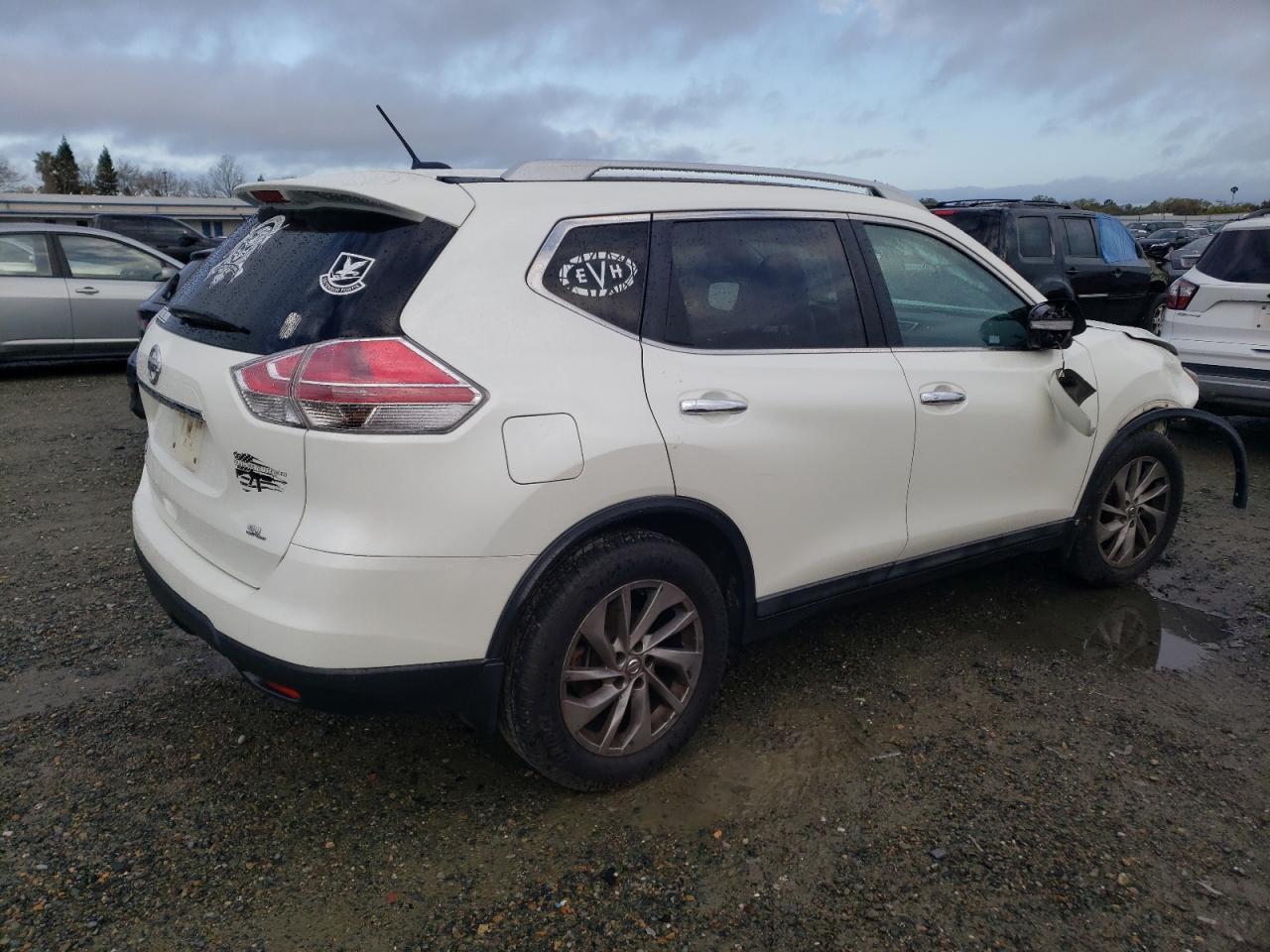 2015 Nissan Rogue VIN 5N1AT2MT2FC776578 Copart auction photo, front end / side damage thumbnail 3