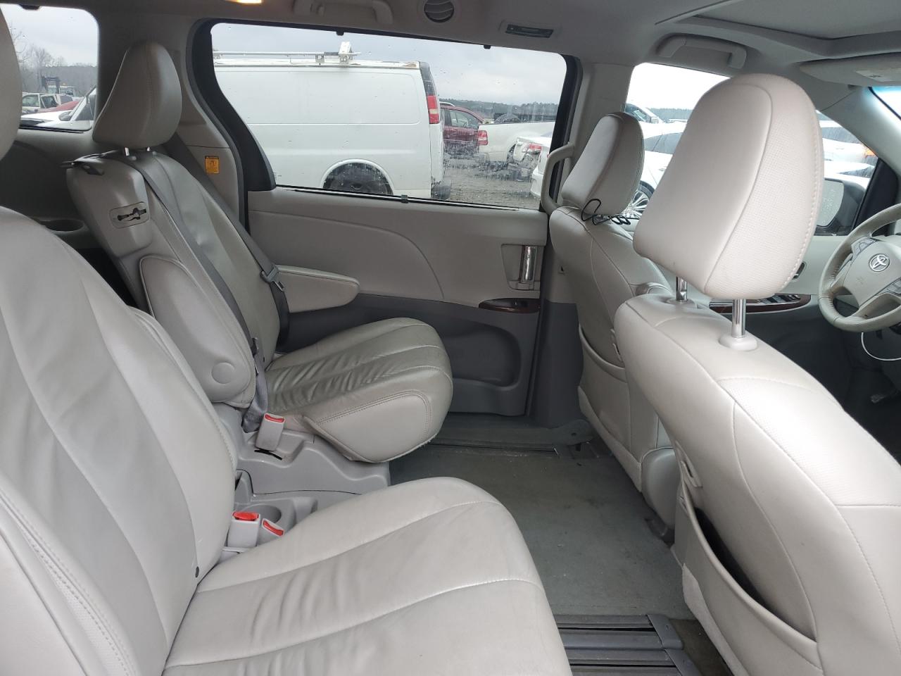 2013 Toyota Sienna VIN 5TDYK3DC8DS317840 Copart auction photo, front end damage thumbnail 11