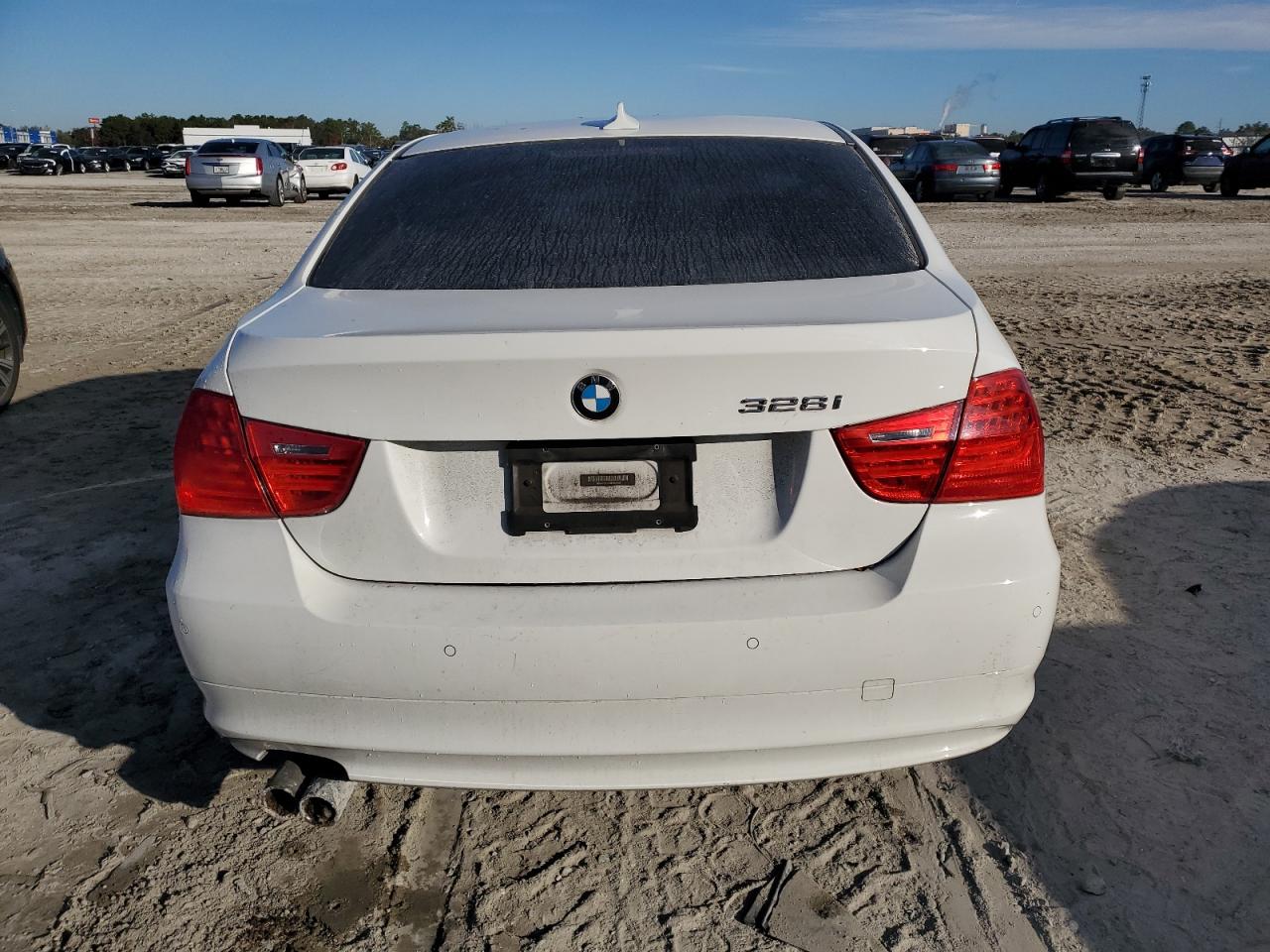2011 BMW 3er VIN WBAPH7C52BE852568 Copart auction photo, front end / side damage thumbnail 6