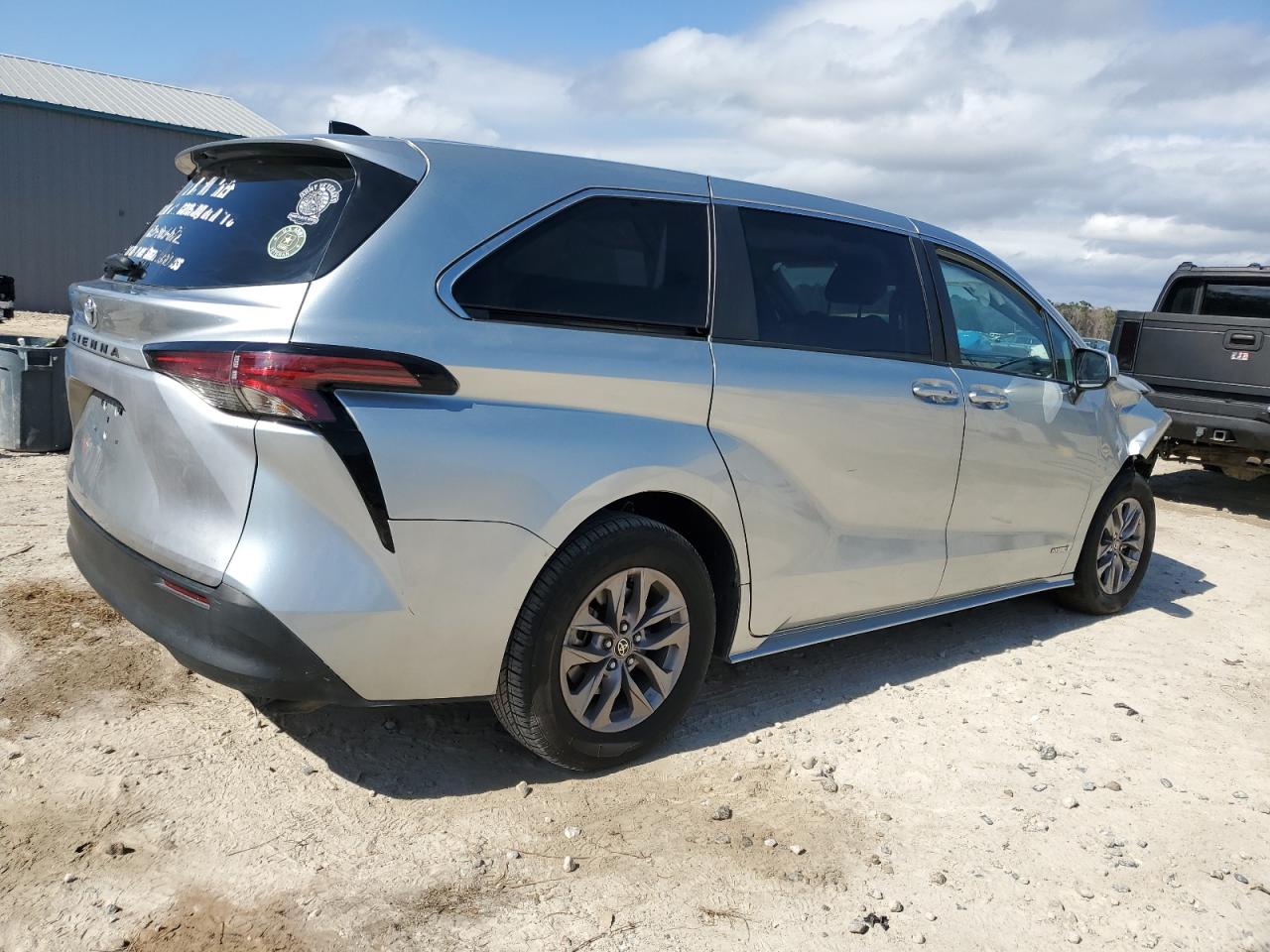 2021 Toyota Sienna VIN 5TDKSKFC3MS036316 Copart auction photo, front end damage thumbnail 3