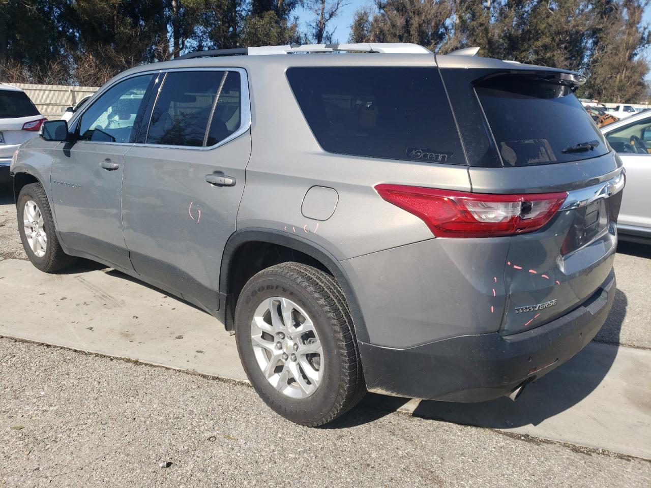 2018 Chevrolet Traverse VIN 1GNERGKW2JJ267973 Copart auction photo, front end damage thumbnail 2