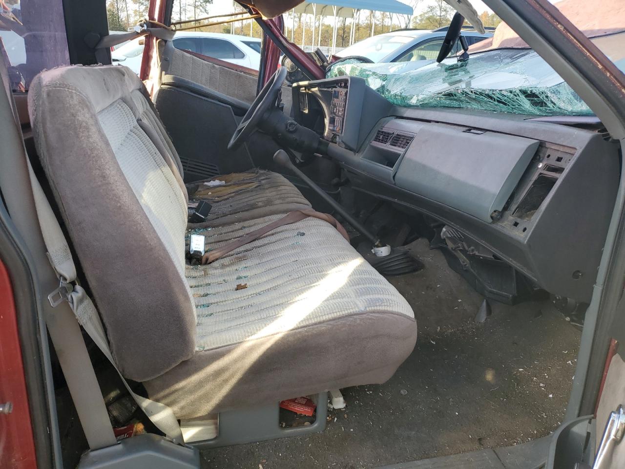 1990 Chevrolet GMT-400 VIN 1GCDC14Z8LE129621 Copart auction photo, front end / side damage thumbnail 11