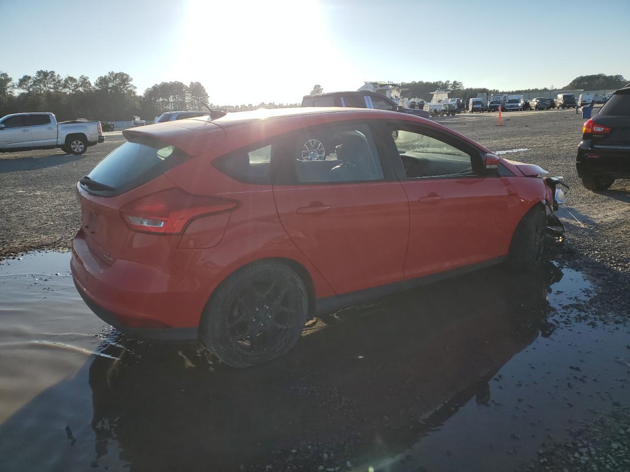 2016 Ford Focus VIN 1FADP3K2XGL277587 Copart auction photo, front end damage thumbnail 3