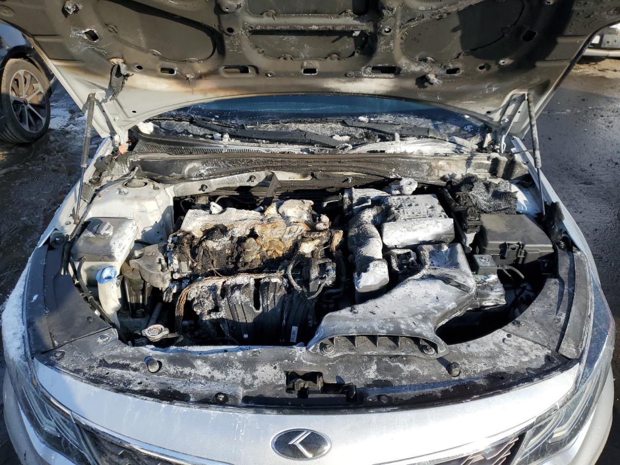 2020 KIA Optima VIN 5XXGT4L30LG415440 Copart auction photo, burn - engine / rear end damage thumbnail 11