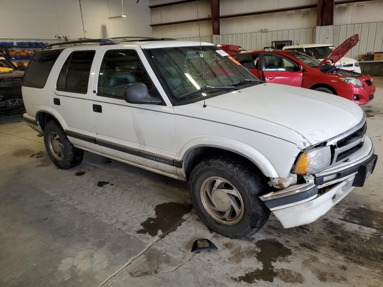 1996 Chevrolet Blazer VIN 1GNDT13W7T2212358 Copart auction photo, front end damage thumbnail 4