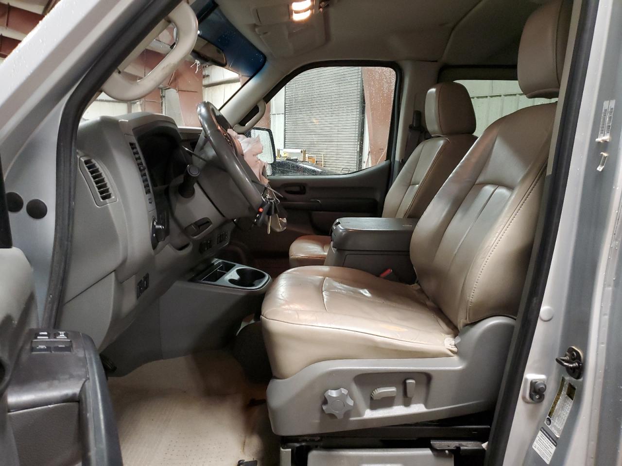 2015 Nissan NV VIN 5BZAF0AA7FN852092 Copart auction photo, front end / side damage thumbnail 7