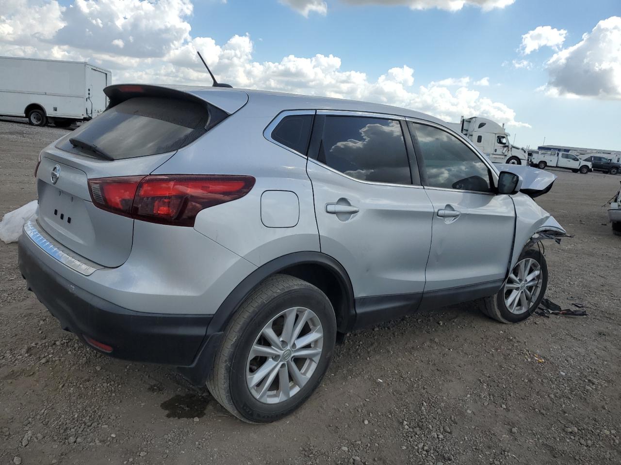 2018 Nissan Rogue VIN JN1BJ1CP9JW157533 Copart auction photo, front end / minor dent/scratches damage thumbnail 3