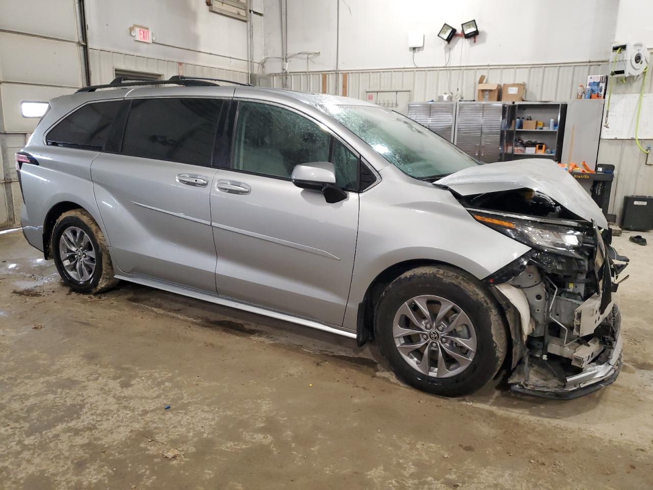 2022 Toyota Sienna VIN 5TDBRKEC8NS16A665 Copart auction photo, front end damage thumbnail 4