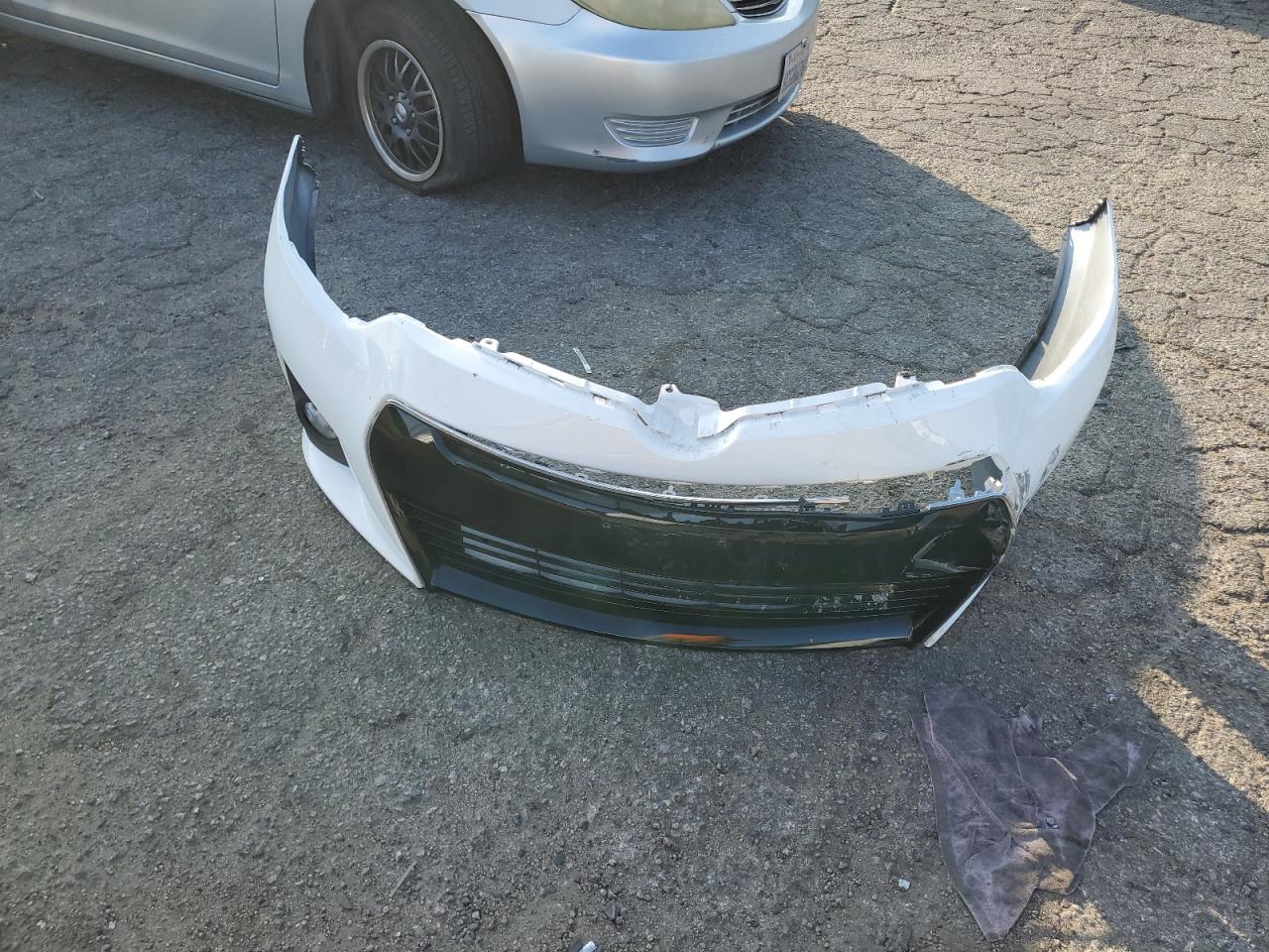 2014 Toyota Corolla VIN 5YFBURHE3EP005370 Copart auction photo, front end / minor dent/scratches damage thumbnail 14