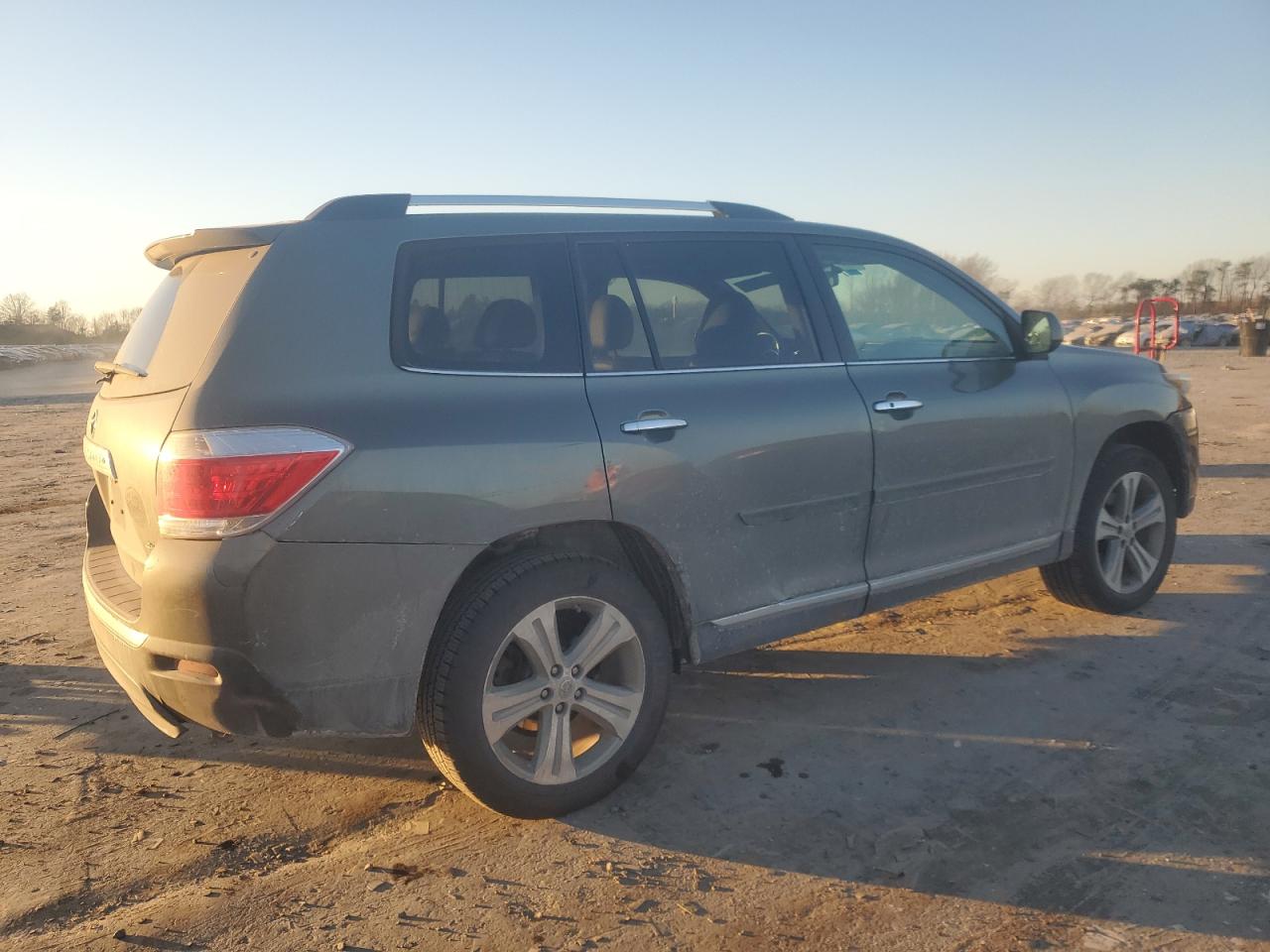 2011 Toyota Highlander VIN 5TDDK3EH0BS048562 Copart auction photo, front end / minor dent/scratches damage thumbnail 3
