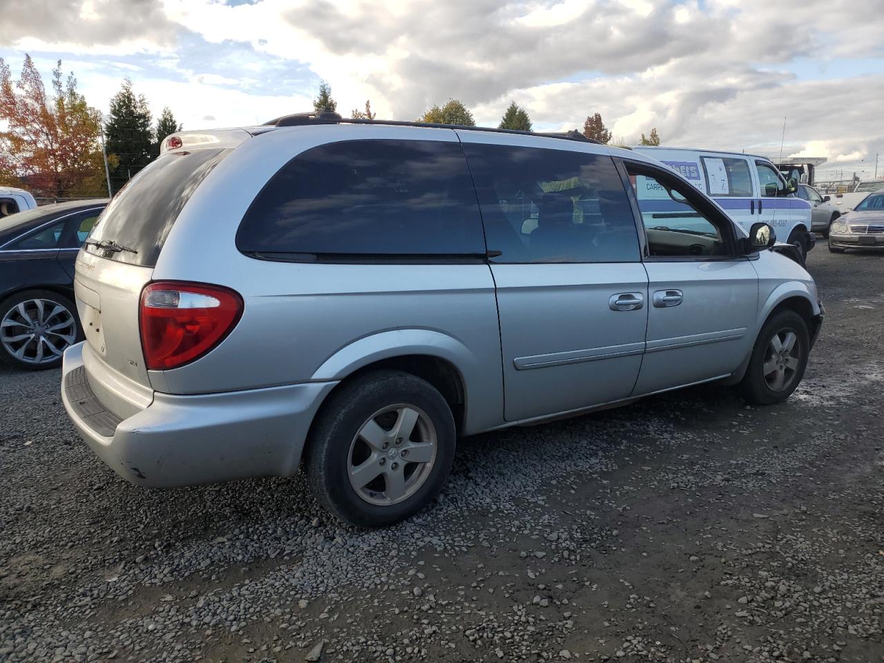 2005 Dodge Caravan VIN 2D4GP44L95R522308 Copart auction photo, front end damage thumbnail 3