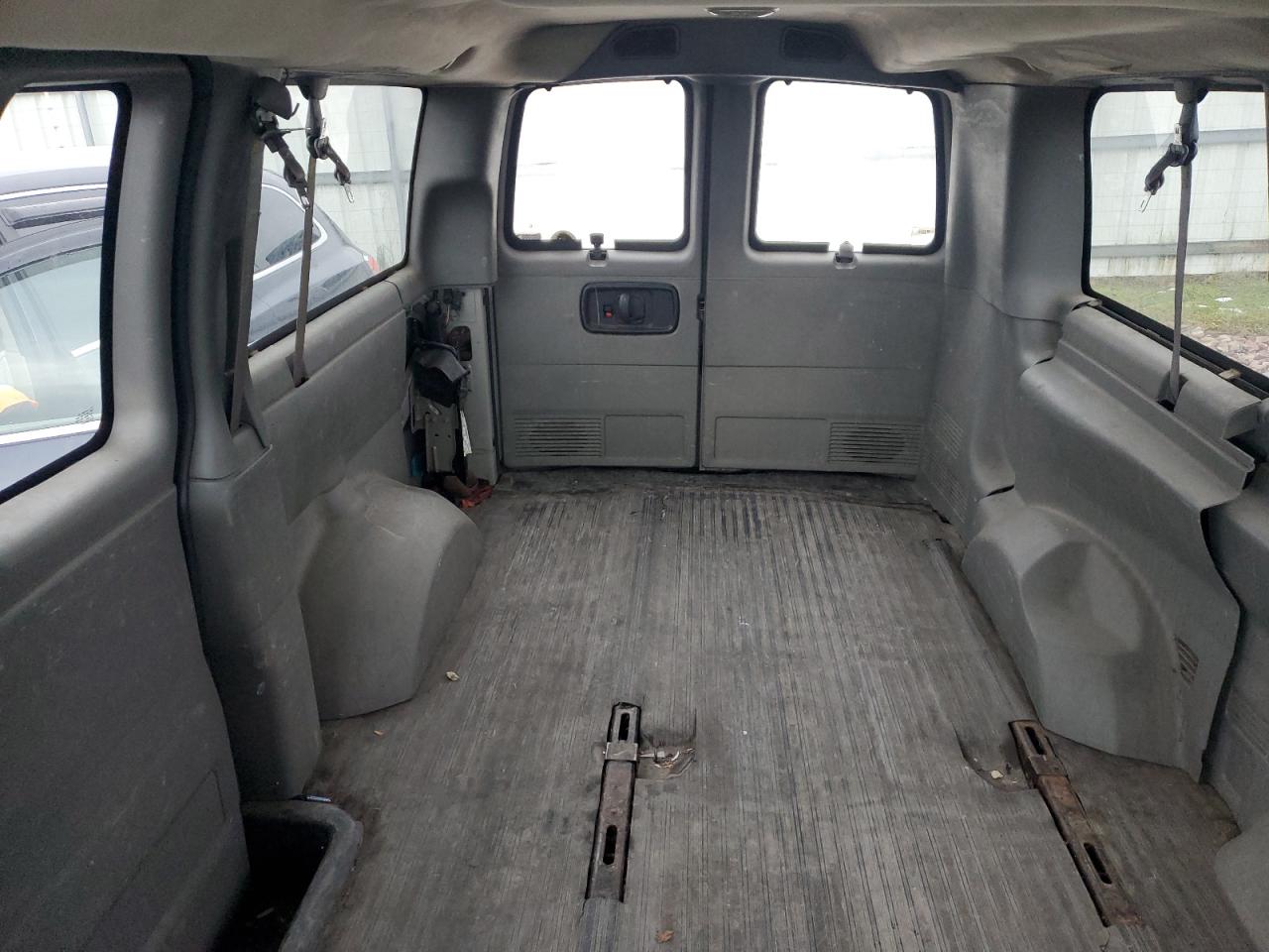 2009 Chevrolet Express VIN 1GNGG25K891166622 Copart auction photo, minor dent/scratches damage thumbnail 10