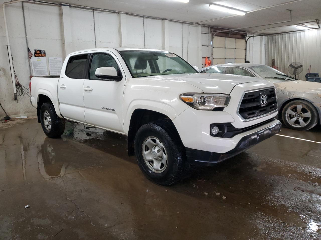 2016 Toyota Tacoma VIN 3TMCZ5AN9GM018689 Copart auction photo, water/flood damage thumbnail 4