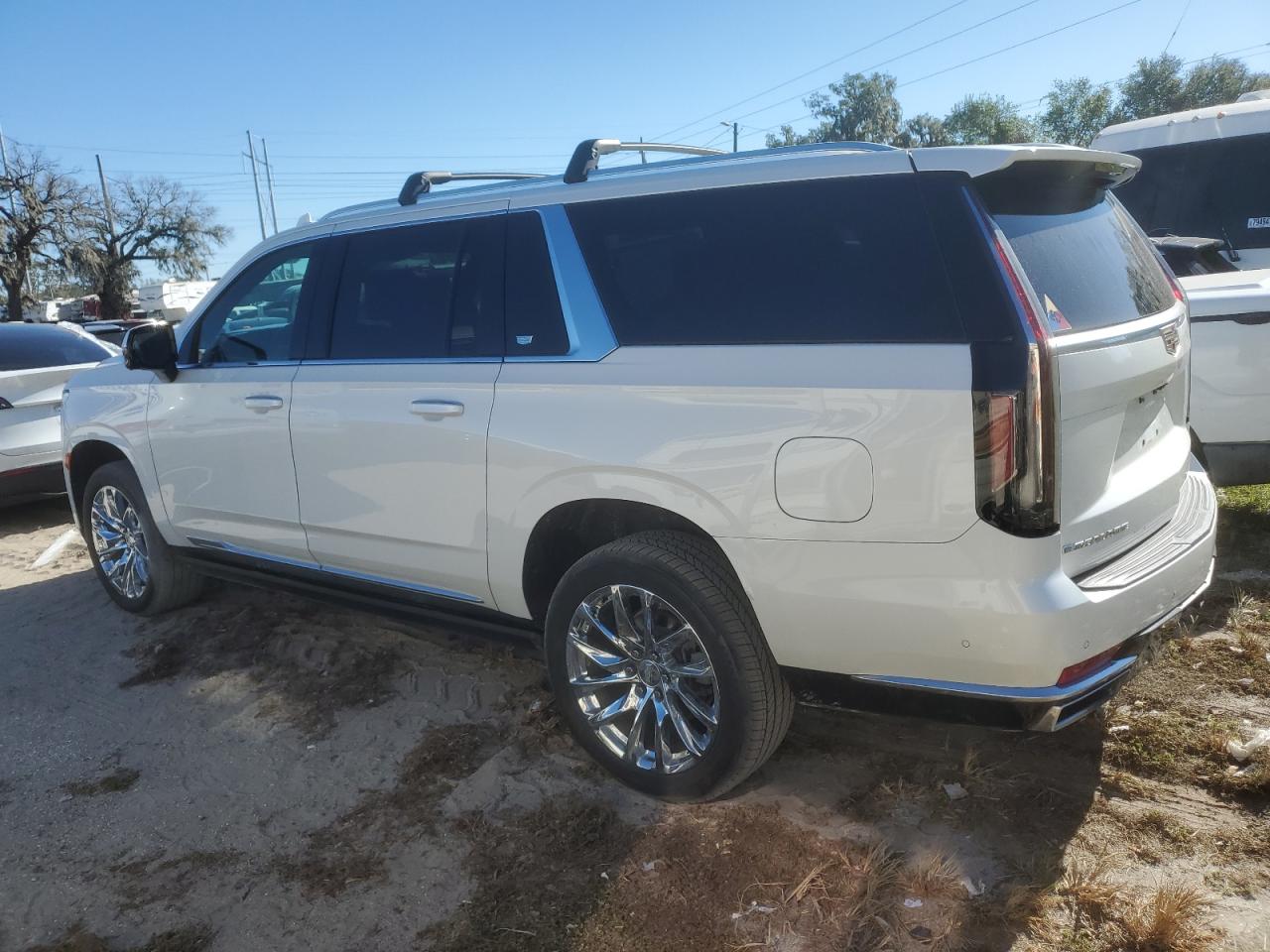 2021 Cadillac Escalade VIN 1GYS3MKL8MR369571 Copart auction photo, normal wear / minor dent/scratches damage thumbnail 2