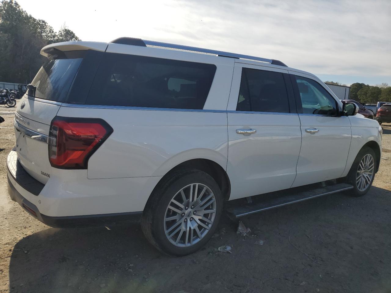 2022 Ford Expedition VIN 1FMJK1KT1NEA61732 Copart auction photo, side / front end damage thumbnail 3