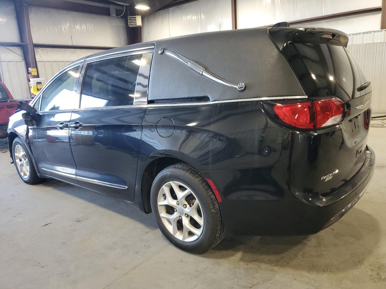 2017 Chrysler Pacifica VIN 2C4RC1BG5HR785003 Copart auction photo, front end / side damage thumbnail 2