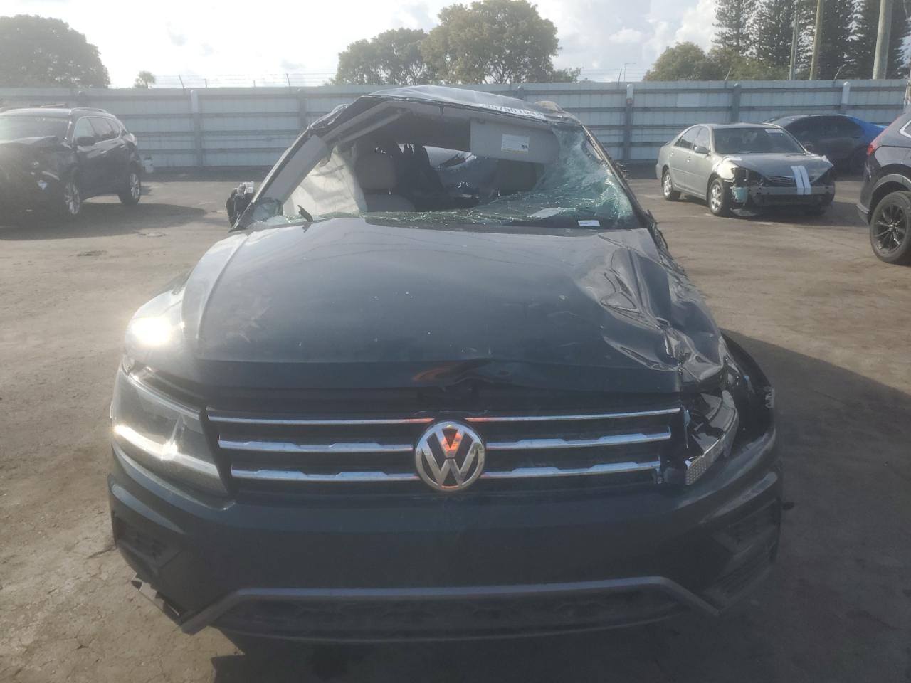 2019 Volkswagen Tiguan VIN 3VV3B7AX6KM098822 Copart auction photo, all over / rollover damage thumbnail 5