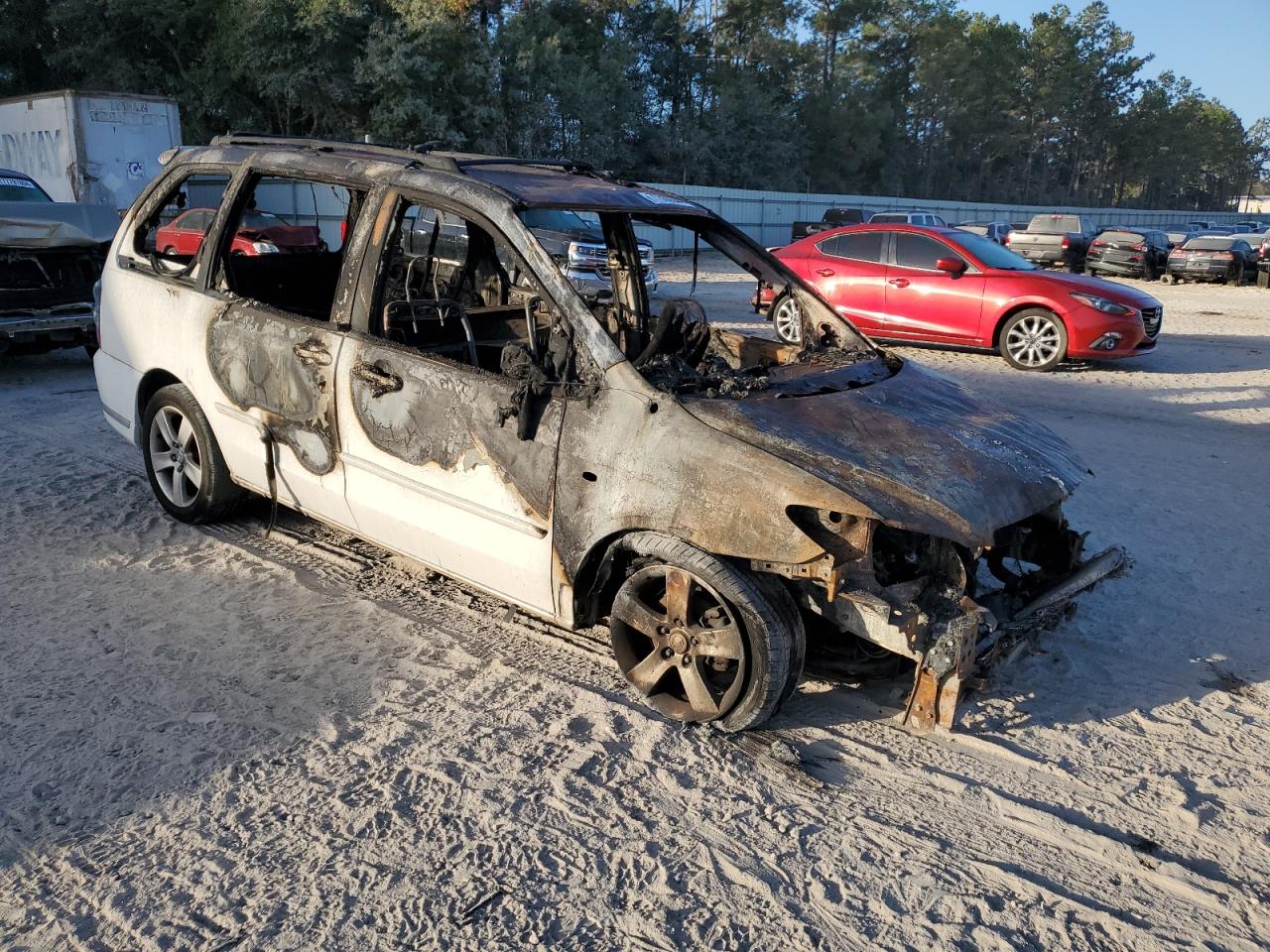 2004 Mazda MPV VIN JM3LW28J740519600 Copart auction photo, burn damage thumbnail 4