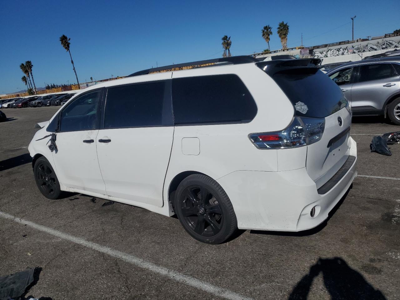 2020 Toyota Sienna VIN 5TDXZ3DC9LS030514 Copart auction photo, front end / minor dent/scratches damage thumbnail 2