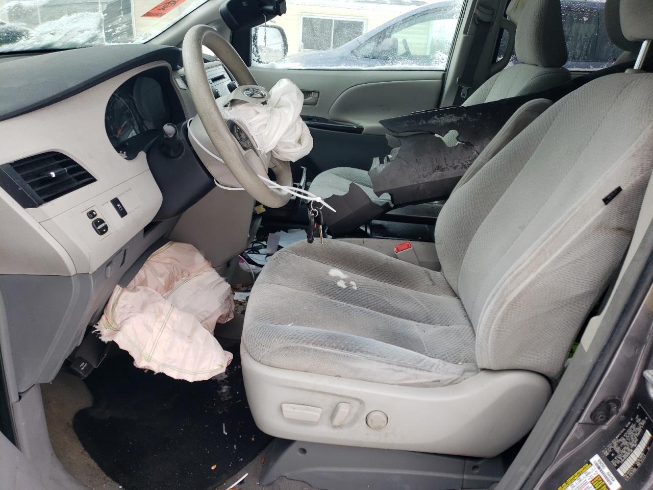 2011 Toyota Sienna VIN 5TDKK3DC9BS091388 Copart auction photo, front end / side damage thumbnail 7