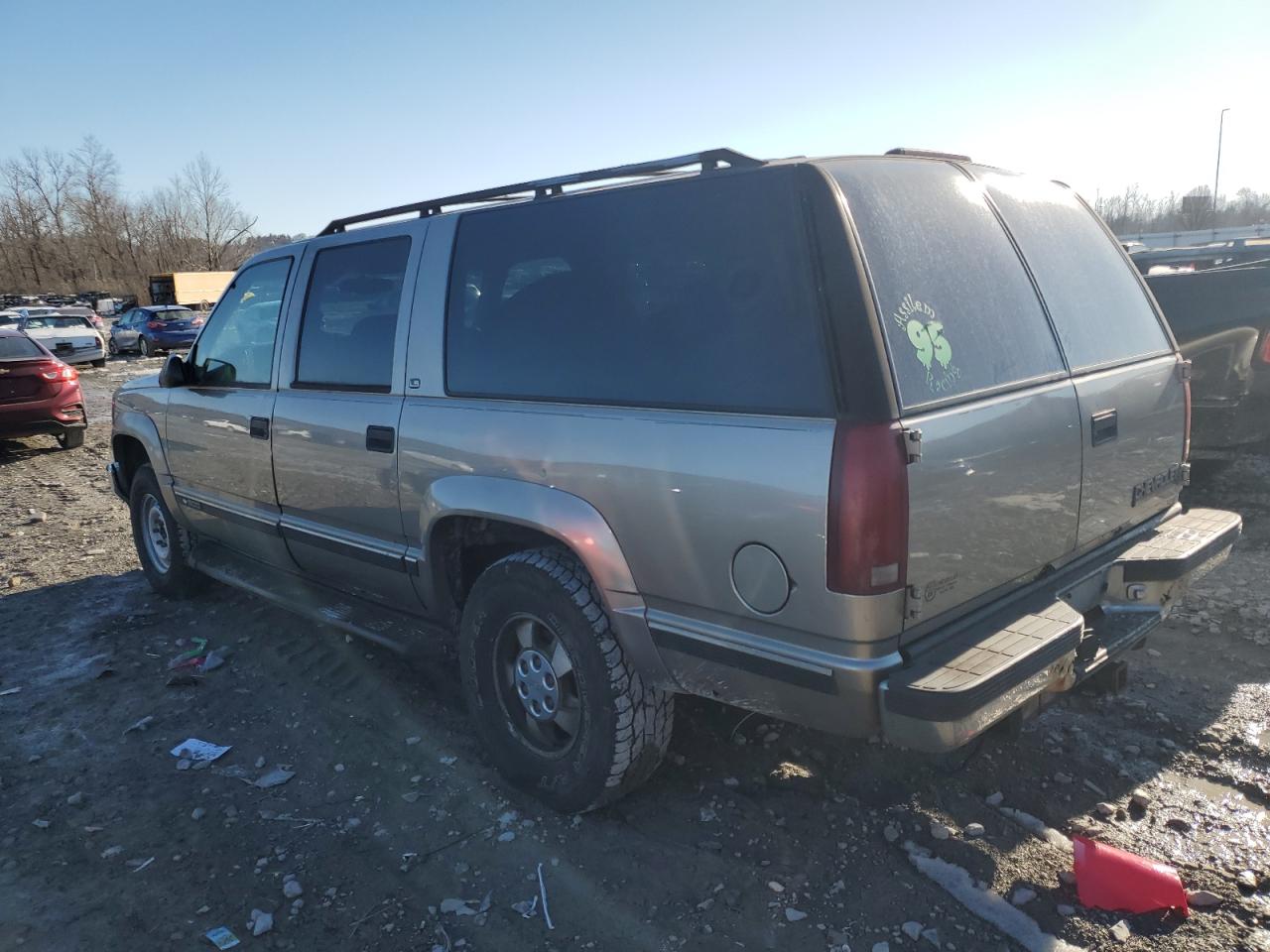 1999 Chevrolet Suburban VIN 3GNFK16R2XG226764 Copart auction photo, front end damage thumbnail 2
