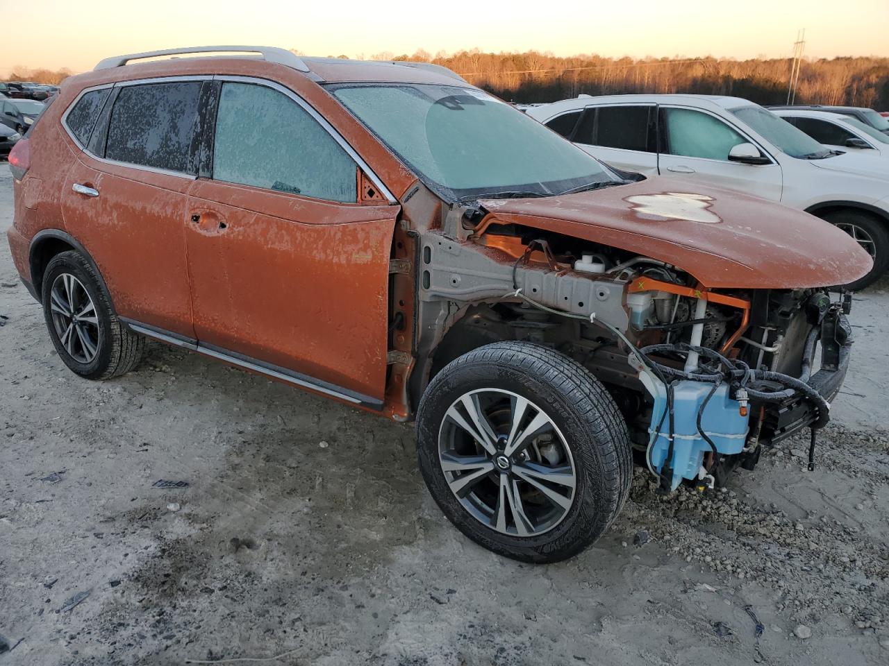 2017 Nissan Rogue VIN JN8AT2MV5HW250313 Copart auction photo, front end / side damage thumbnail 4