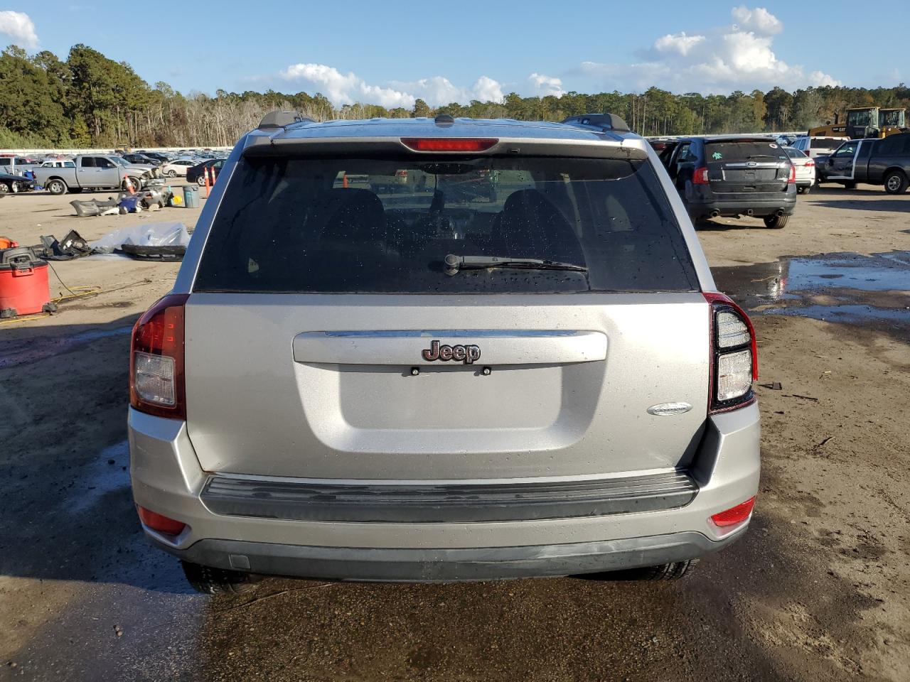2016 Jeep Compass VIN 1C4NJCEA5GD615023 Copart auction photo, front end / rear end damage thumbnail 6