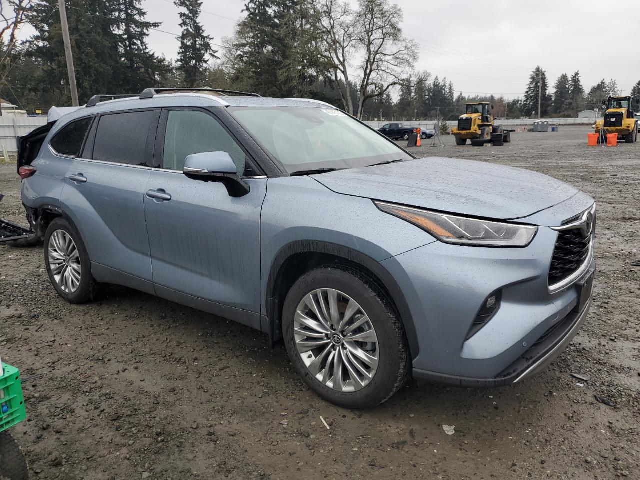 2024 Toyota Highlander VIN 5TDKDRBH8RS545684 Copart auction photo, rear end / side damage thumbnail 4