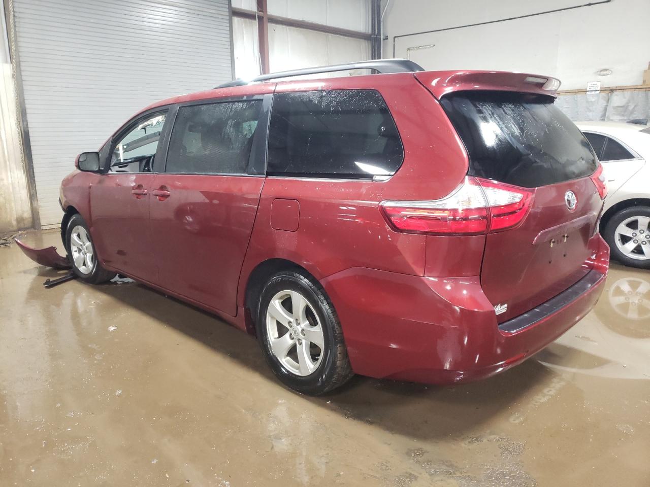 2016 Toyota Sienna VIN 5TDKK3DC6GS709600 Copart auction photo, front end damage thumbnail 2