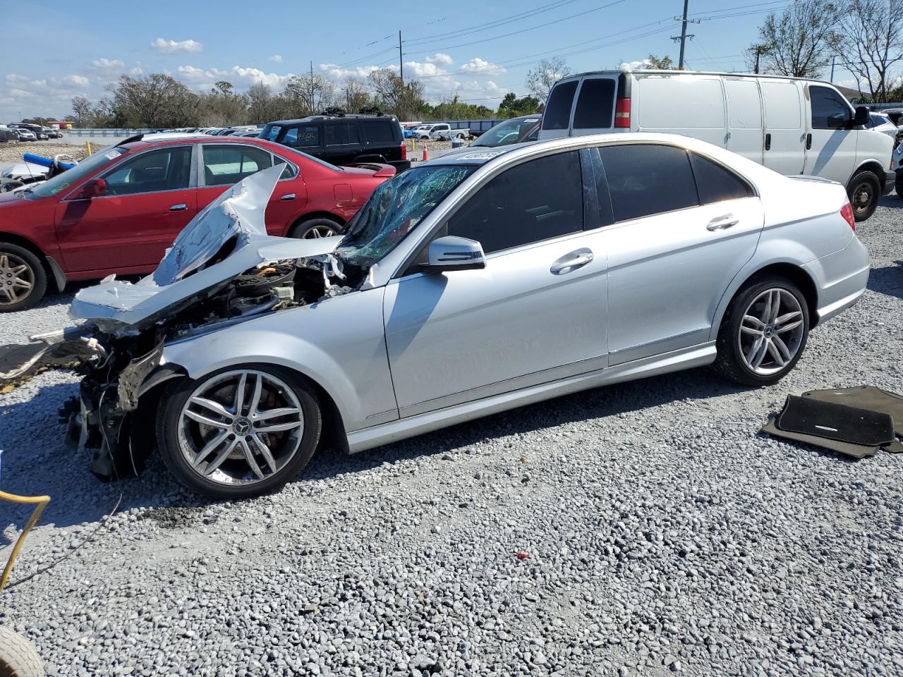 2013 Mercedes-Benz C-klasse VIN WDDGF8AB3DG130966