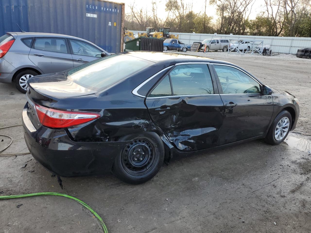2015 Toyota Camry VIN 4T4BF1FK9FR450190 Copart auction photo, side / rear end damage thumbnail 3