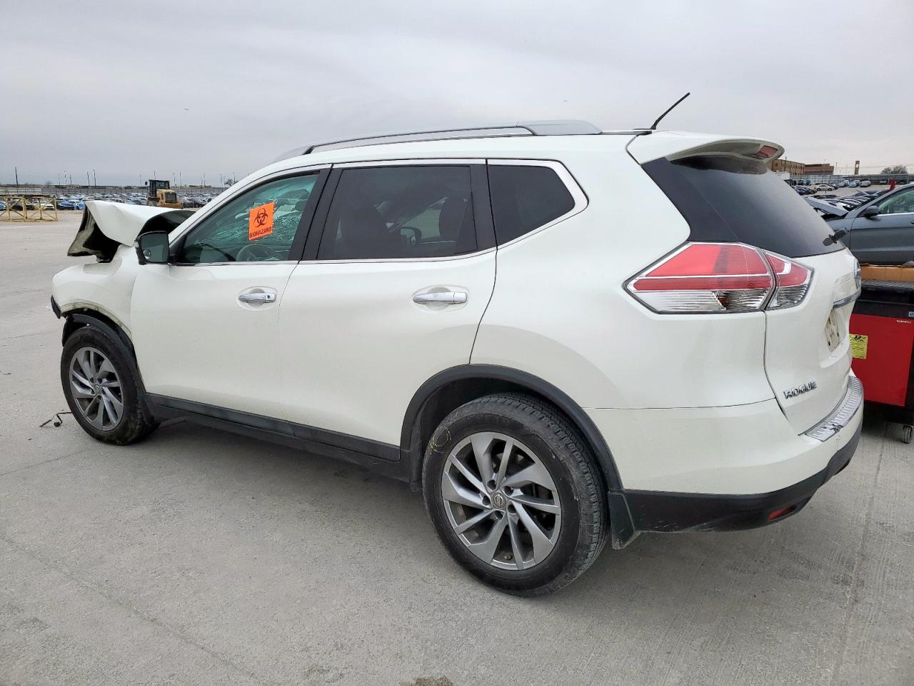 2015 Nissan Rogue VIN 5N1AT2MT1FC880656 Copart auction photo, biohazard/chemical / front end damage thumbnail 2