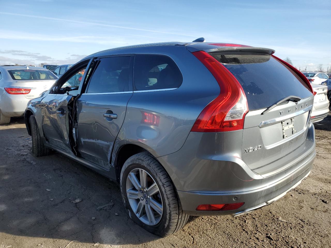 2017 Volvo XC60 VIN YV440MDU5H2065509 Copart auction photo, side / front end damage thumbnail 2