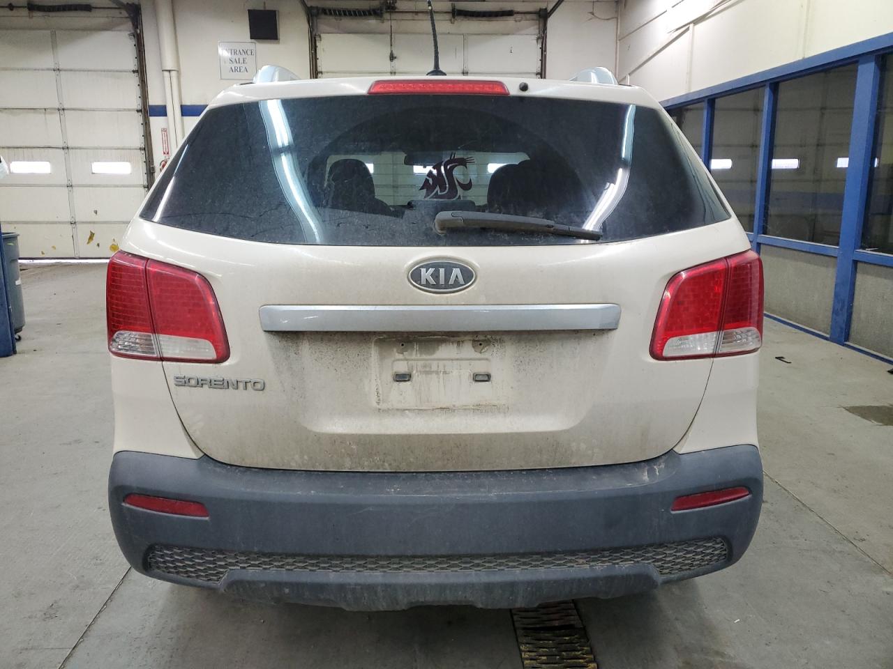 2011 KIA Sorento VIN 5XYKT4A26BG058652 Copart auction photo, minor dent/scratches damage thumbnail 6