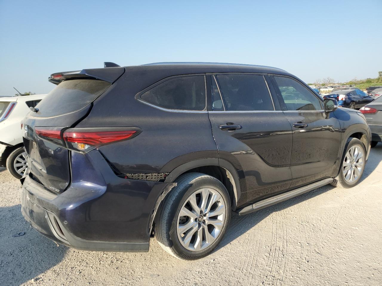 2020 Toyota Highlander VIN 5TDYZRAHXLS020632 Copart auction photo, rear end / minor dent/scratches damage thumbnail 3