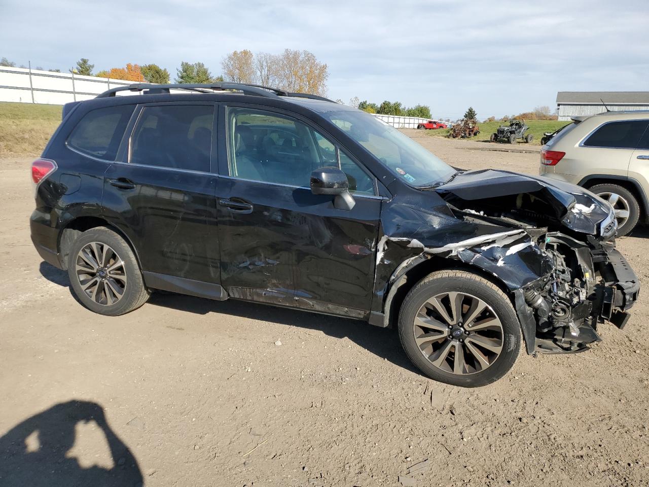 2017 Subaru Forester VIN JF2SJGECXHH401250 Copart auction photo, front end / side damage thumbnail 4