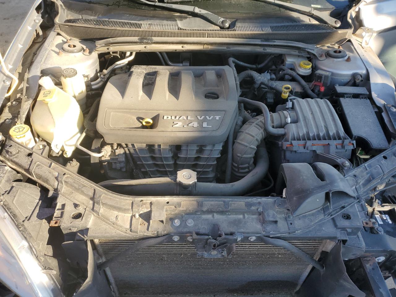 2013 Chrysler 200 VIN 1C3CCBBB7DN557564 Copart auction photo, front end / minor dent/scratches damage thumbnail 11