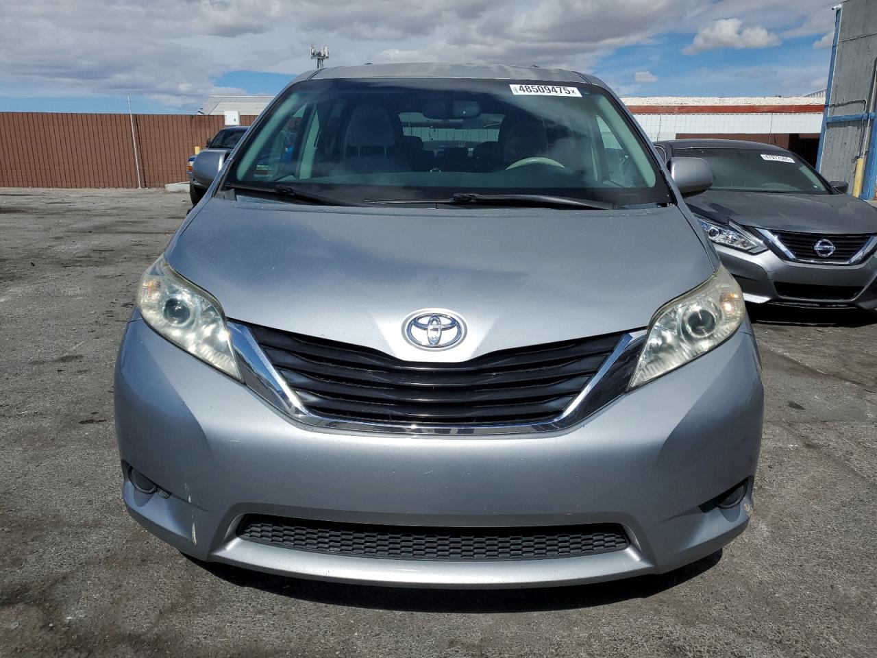 2013 Toyota Sienna VIN 5TDKK3DC0DS291532 Copart auction photo, minor dent/scratches damage thumbnail 5