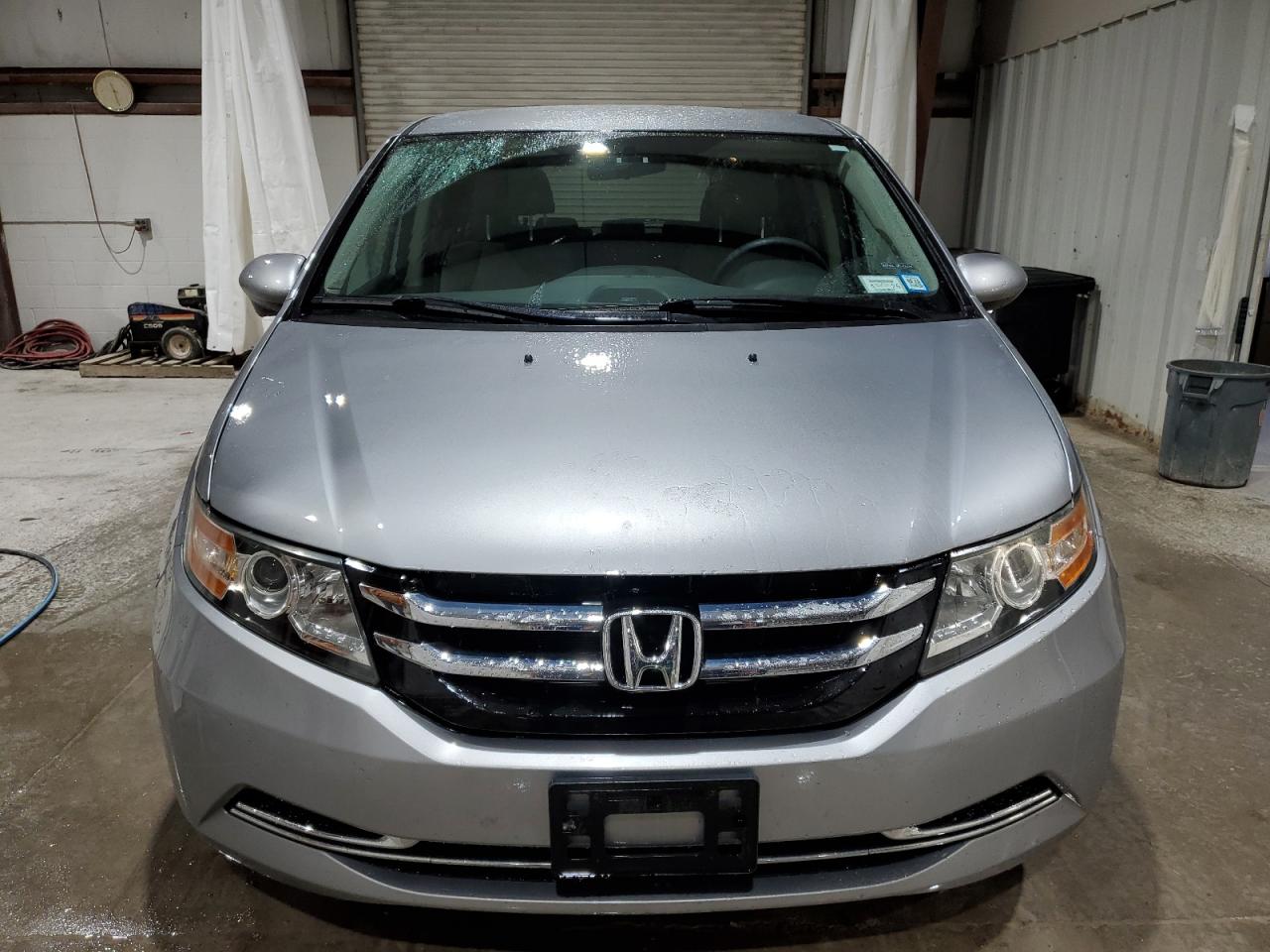 2017 Honda Odyssey VIN 5FNRL5H39HB008640 Copart auction photo, side / rear end damage thumbnail 5
