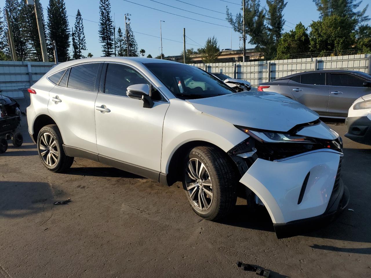 2024 Toyota Venza VIN JTEAAAAH0RJ183947 Copart auction photo, side / front end damage thumbnail 4