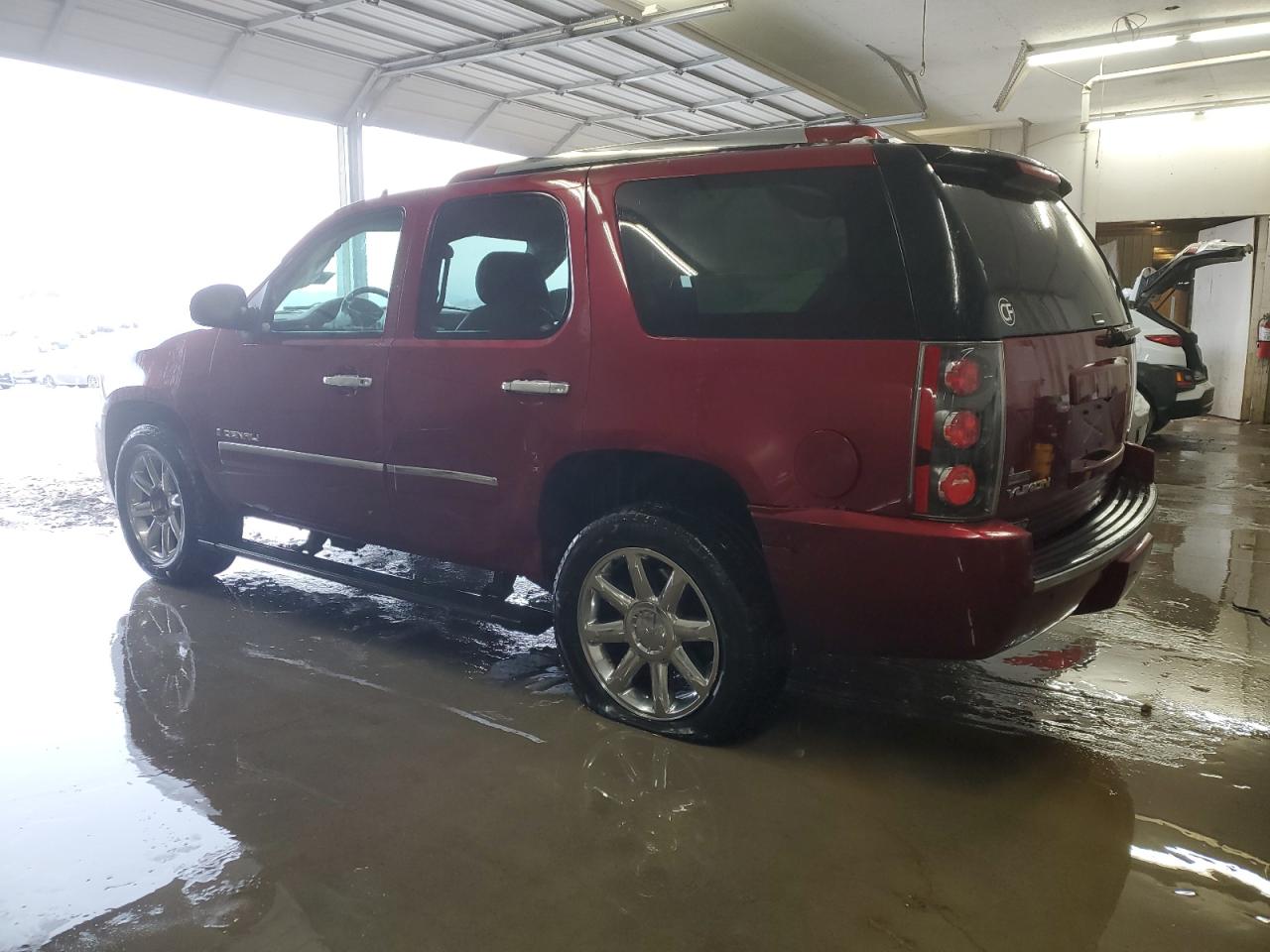 2009 GMC Yukon VIN 1GKFK03229R282544 Copart auction photo, side / minor dent/scratches damage thumbnail 2