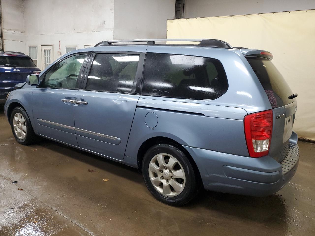 2008 Hyundai Entourage VIN KNDMC233086054448 Copart auction photo, front end / minor dent/scratches damage thumbnail 2