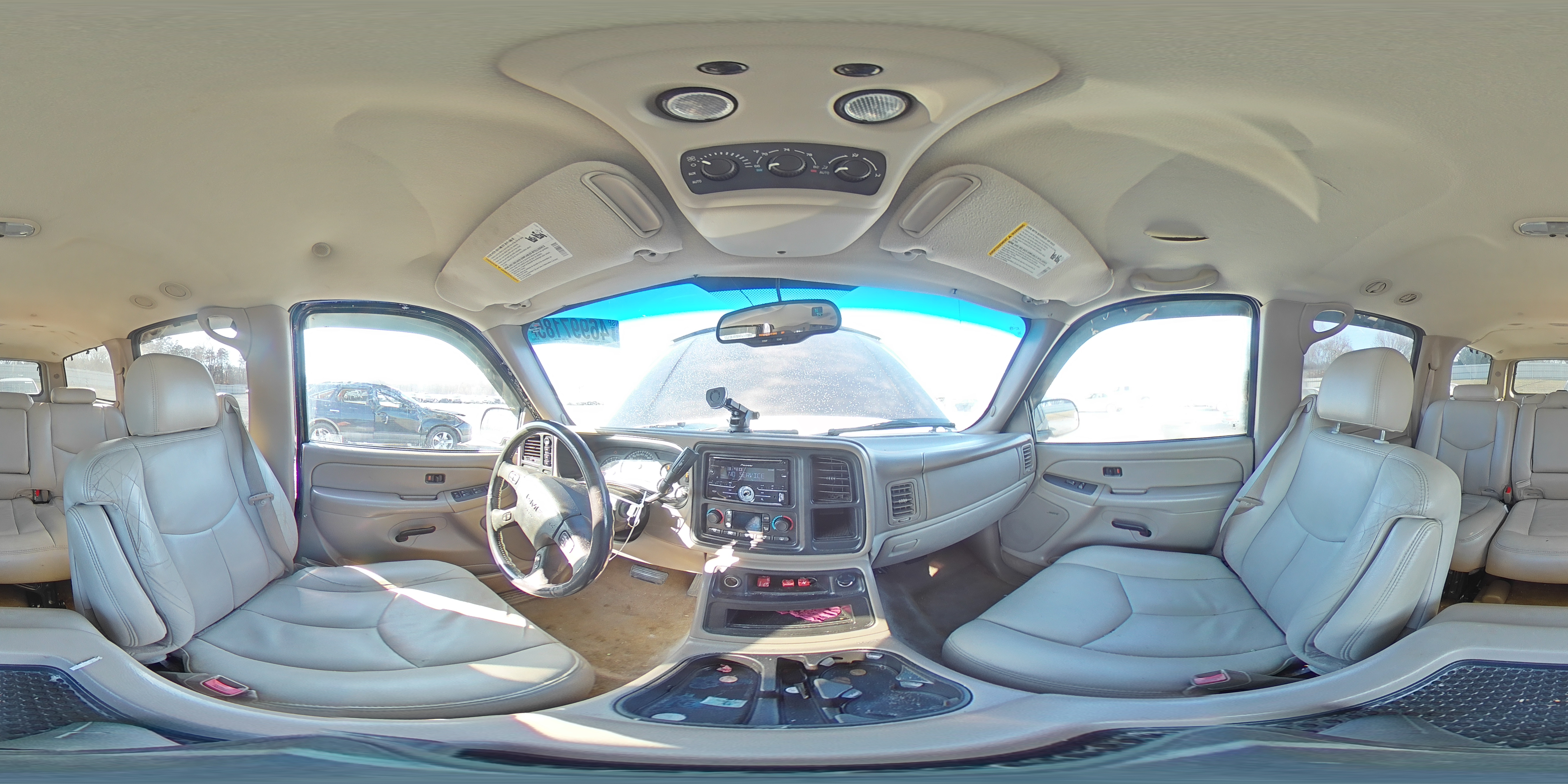 2004 GMC Yukon VIN 3GKFK16Z14G287533 Copart auction photo, vandalism damage thumbnail 13