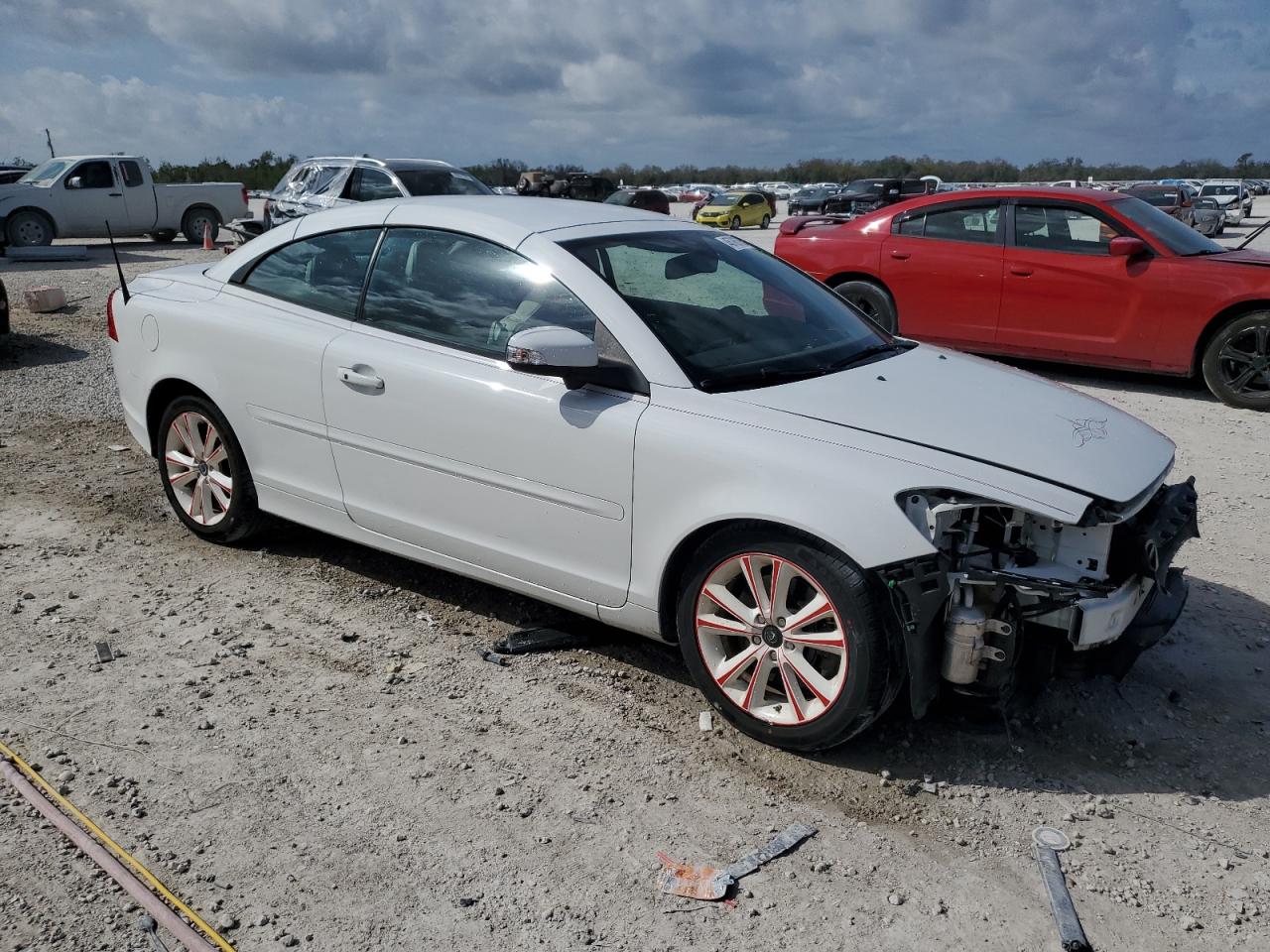 2011 Volvo C70 VIN YV1672MCXBJ117422 Copart auction photo, front end / minor dent/scratches damage thumbnail 4
