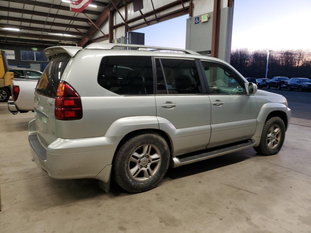 2003 Lexus GX VIN JTJBT20X630021400 Copart auction photo, minor dent/scratches damage thumbnail 3