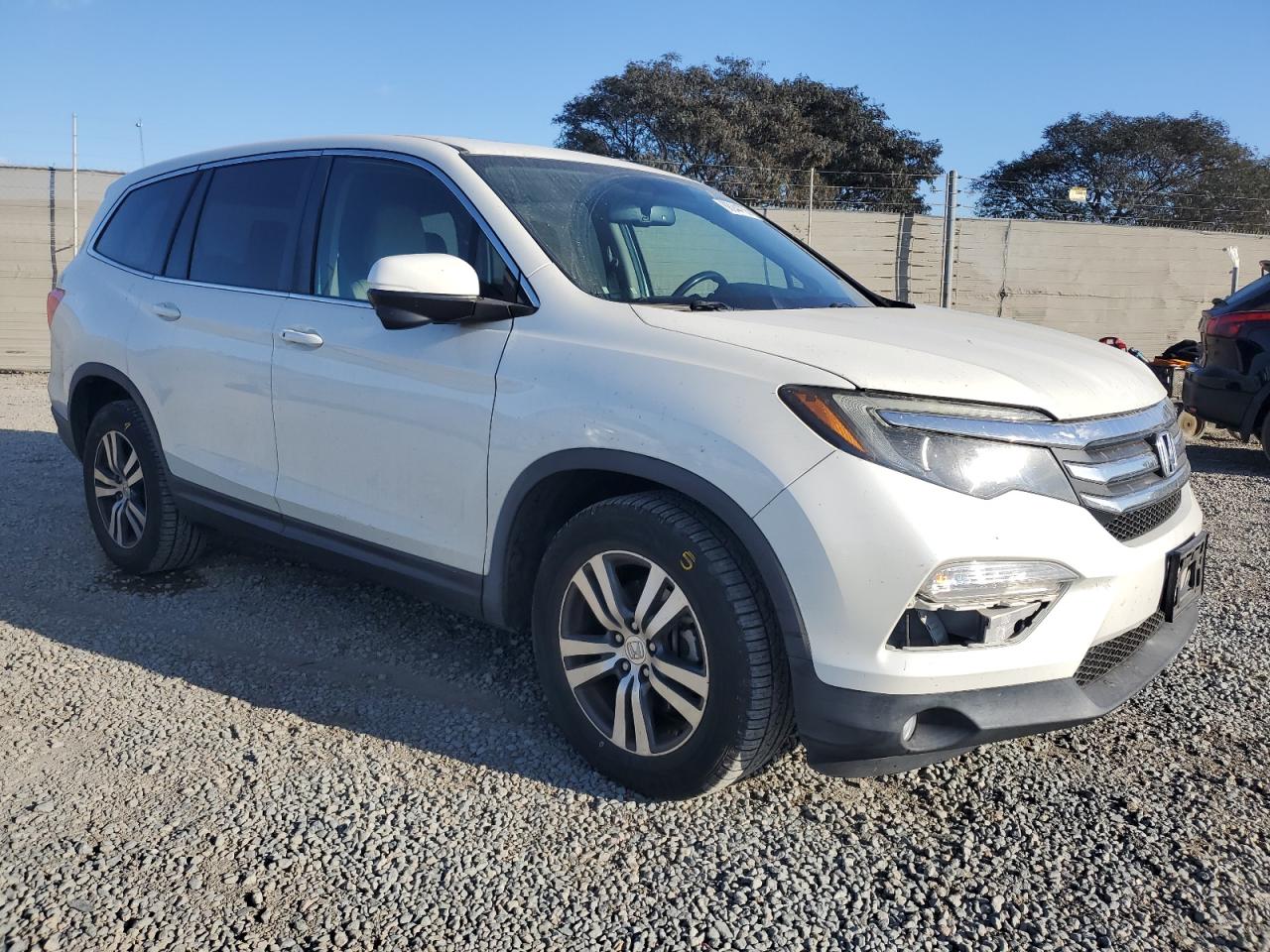 2016 Honda Pilot VIN 5FNYF6H72GB081648 Copart auction photo, front end damage thumbnail 4
