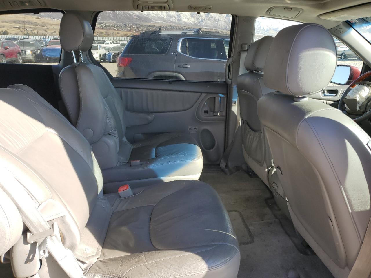 2008 Toyota Sienna VIN 5TDBK22C48S018189 Copart auction photo, front end / undercarriage damage thumbnail 11