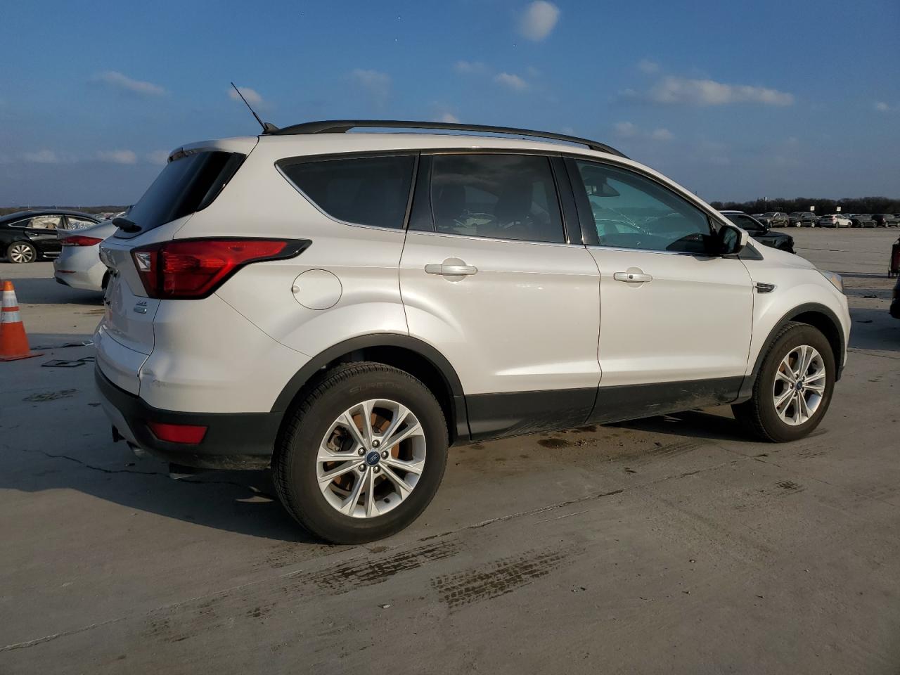2019 Ford Escape VIN 1FMCU0HD1KUA53824 Copart auction photo, front end / rear end damage thumbnail 4