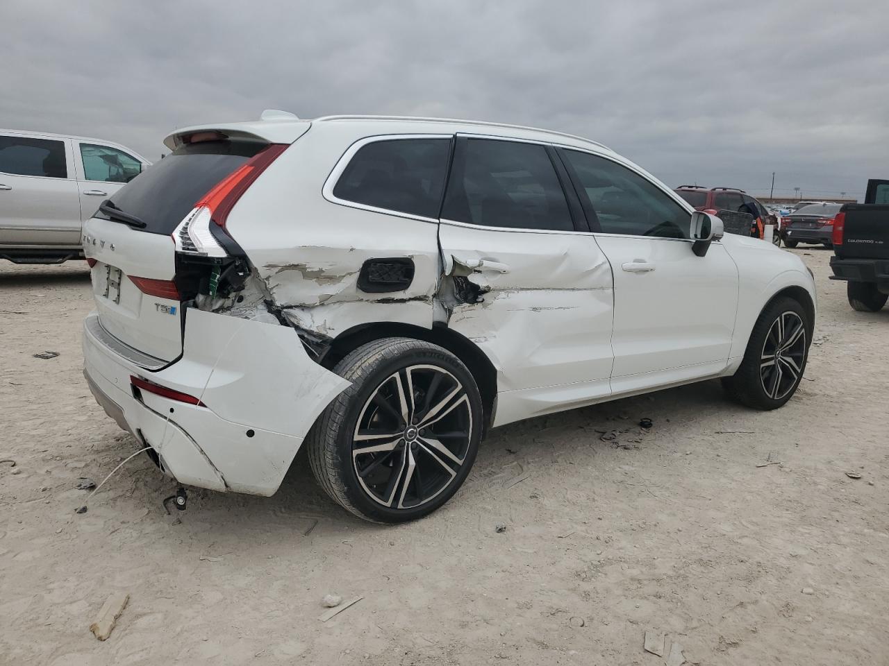 2019 Volvo XC60 VIN LYV102DM5KB219250 Copart auction photo, rear end / side damage thumbnail 3