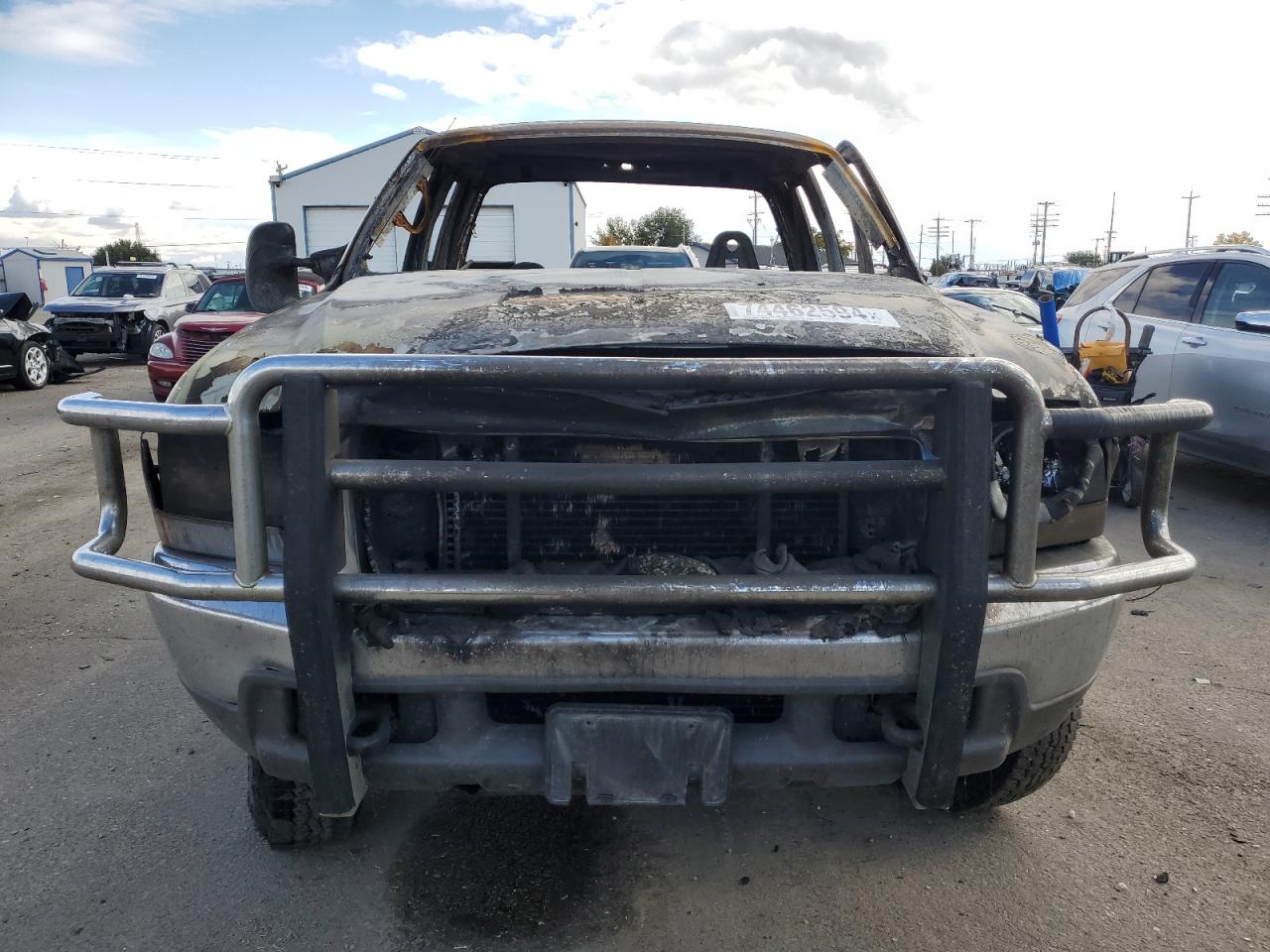 2000 Ford F250 VIN 1FTNX21L1YEB61705 Copart auction photo, burn - interior / burn damage thumbnail 5